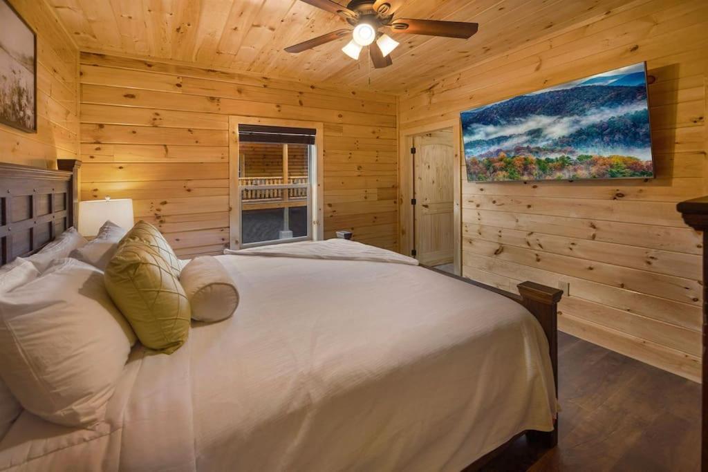 New! Indoor Pool/Ps 5/Hot Tub/Parkway Villa Pigeon Forge Eksteriør billede