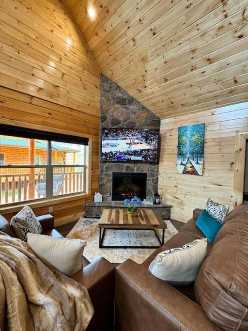 New! Indoor Pool/Ps 5/Hot Tub/Parkway Villa Pigeon Forge Eksteriør billede