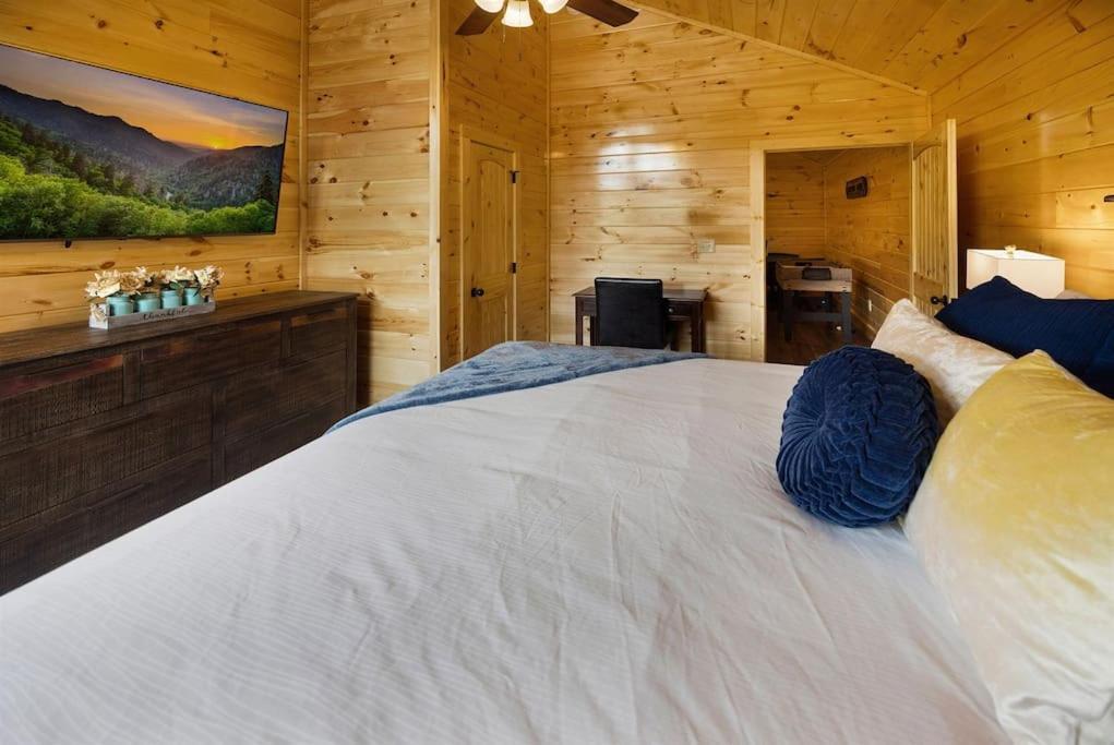 New! Indoor Pool/Ps 5/Hot Tub/Parkway Villa Pigeon Forge Eksteriør billede