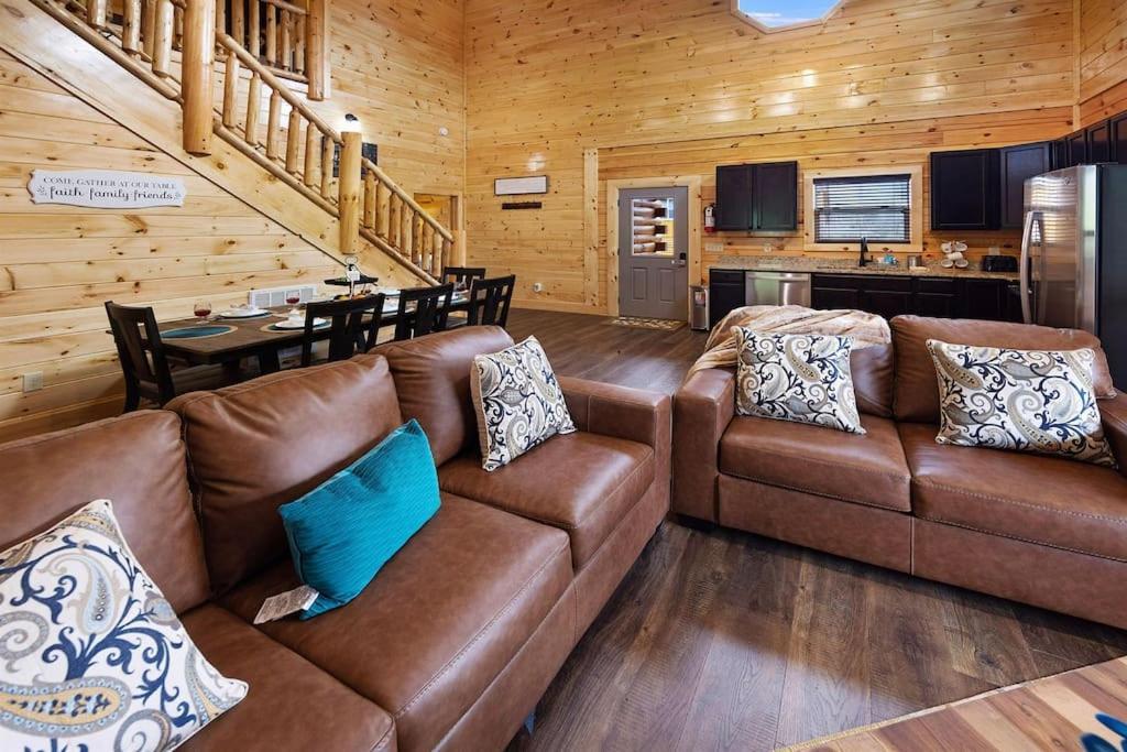 New! Indoor Pool/Ps 5/Hot Tub/Parkway Villa Pigeon Forge Eksteriør billede
