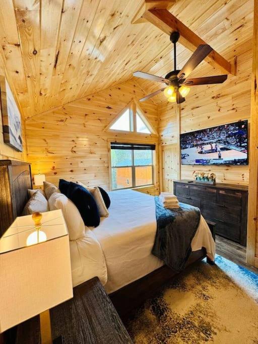 New! Indoor Pool/Ps 5/Hot Tub/Parkway Villa Pigeon Forge Eksteriør billede