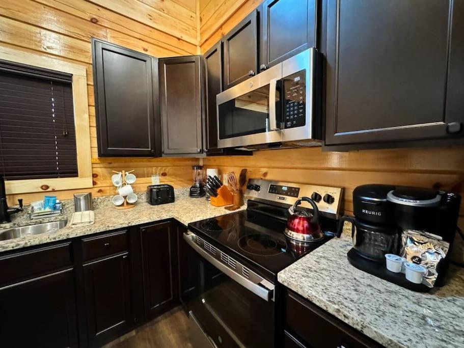 New! Indoor Pool/Ps 5/Hot Tub/Parkway Villa Pigeon Forge Eksteriør billede