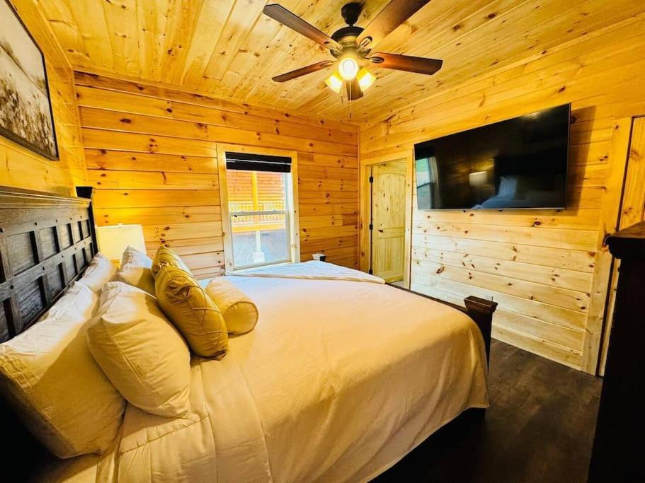 New! Indoor Pool/Ps 5/Hot Tub/Parkway Villa Pigeon Forge Eksteriør billede