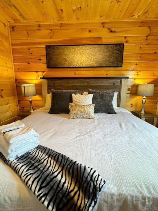 New! Indoor Pool/Ps 5/Hot Tub/Parkway Villa Pigeon Forge Eksteriør billede
